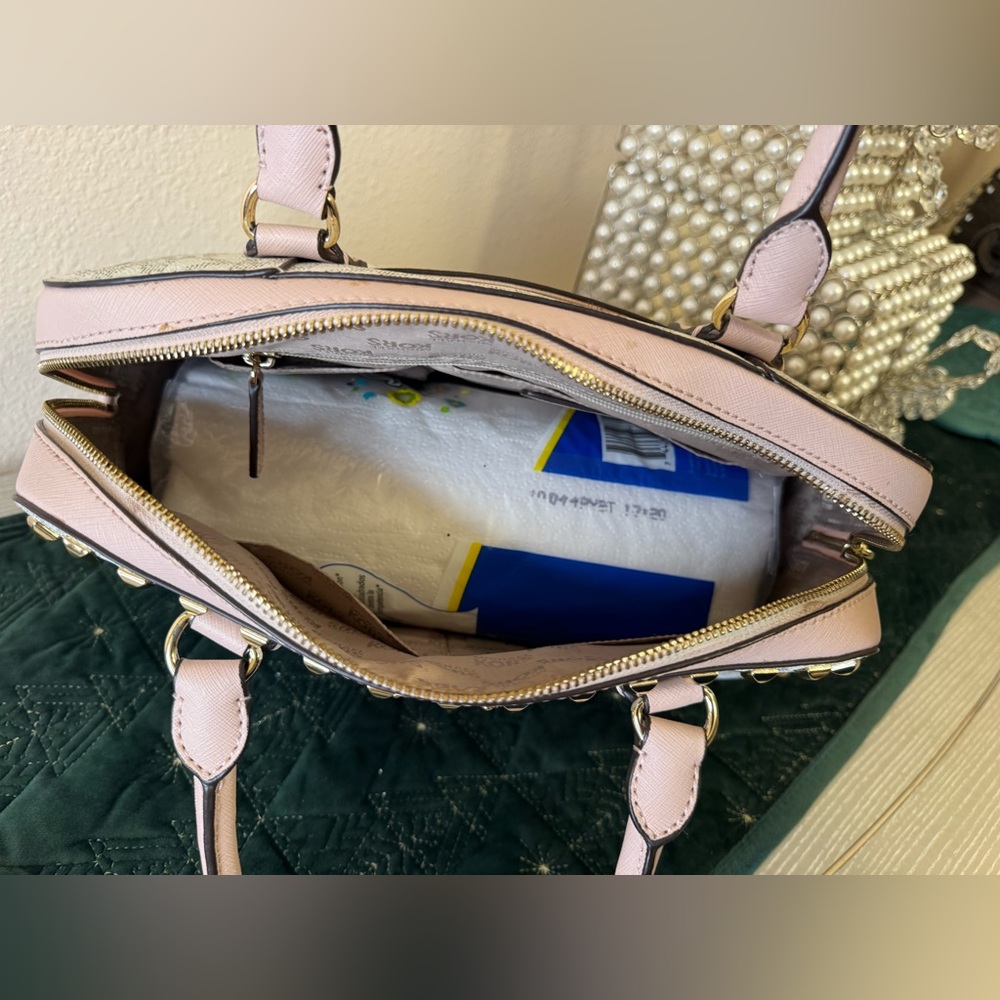 BARELY USED ………. MICHAEL KORS SIGNATURE PRINTED LARGE SATCHEL BAG w/WALLET - Picture 6 of 9